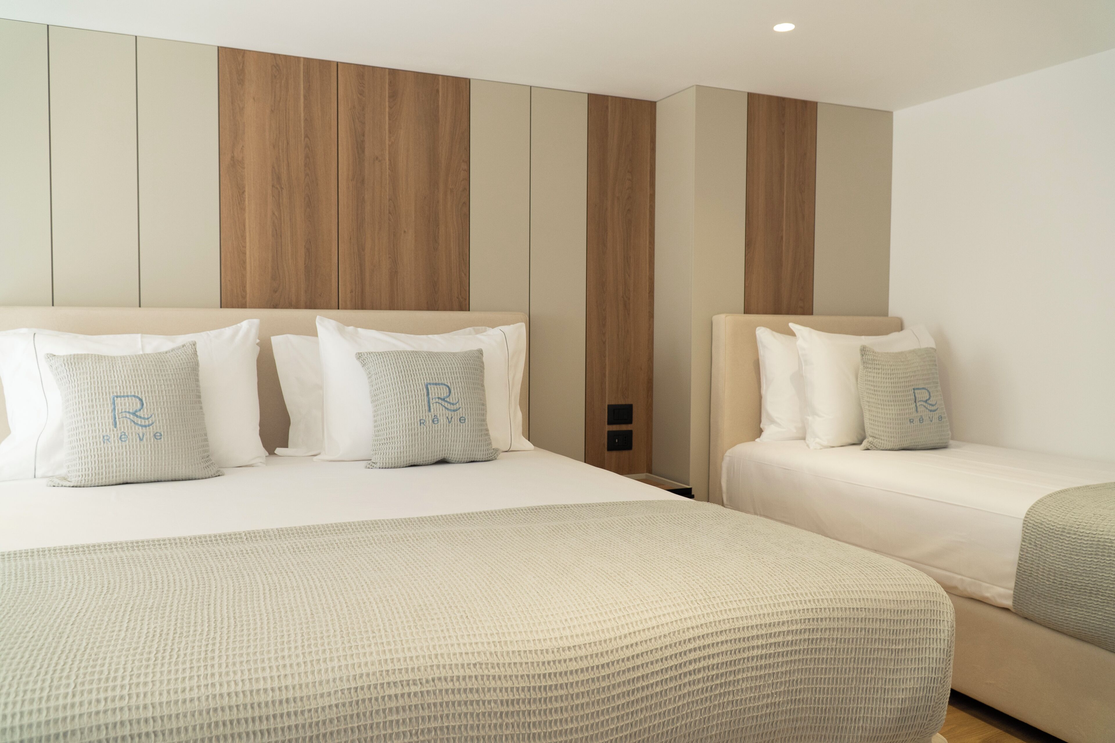 Deluxe Duplex, 1 Bedroom, Balcony | In-room safe, soundproofing, iron/ironing board, free WiFi