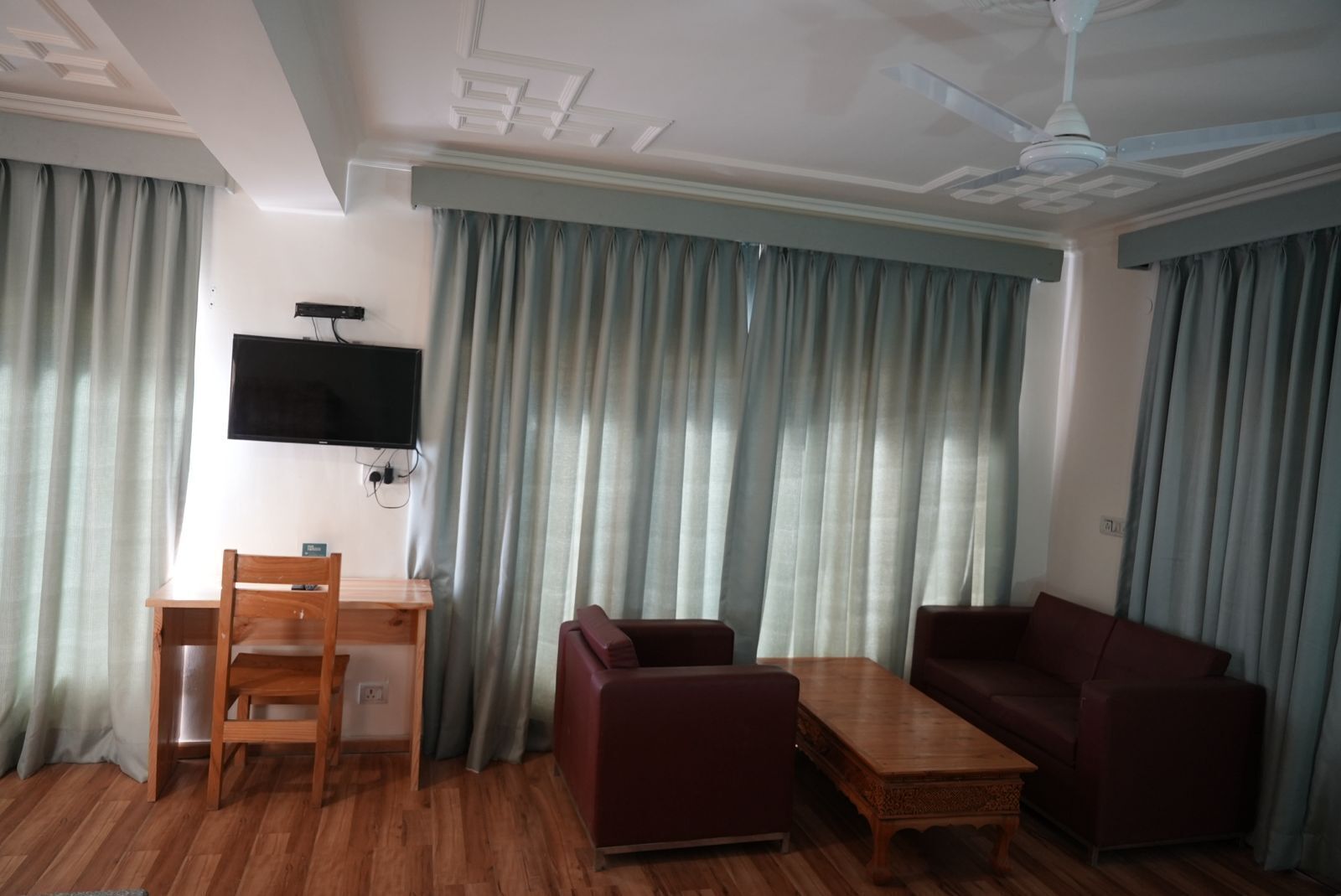 Rom – deluxe, balkong | Sitteområde i lobbyen