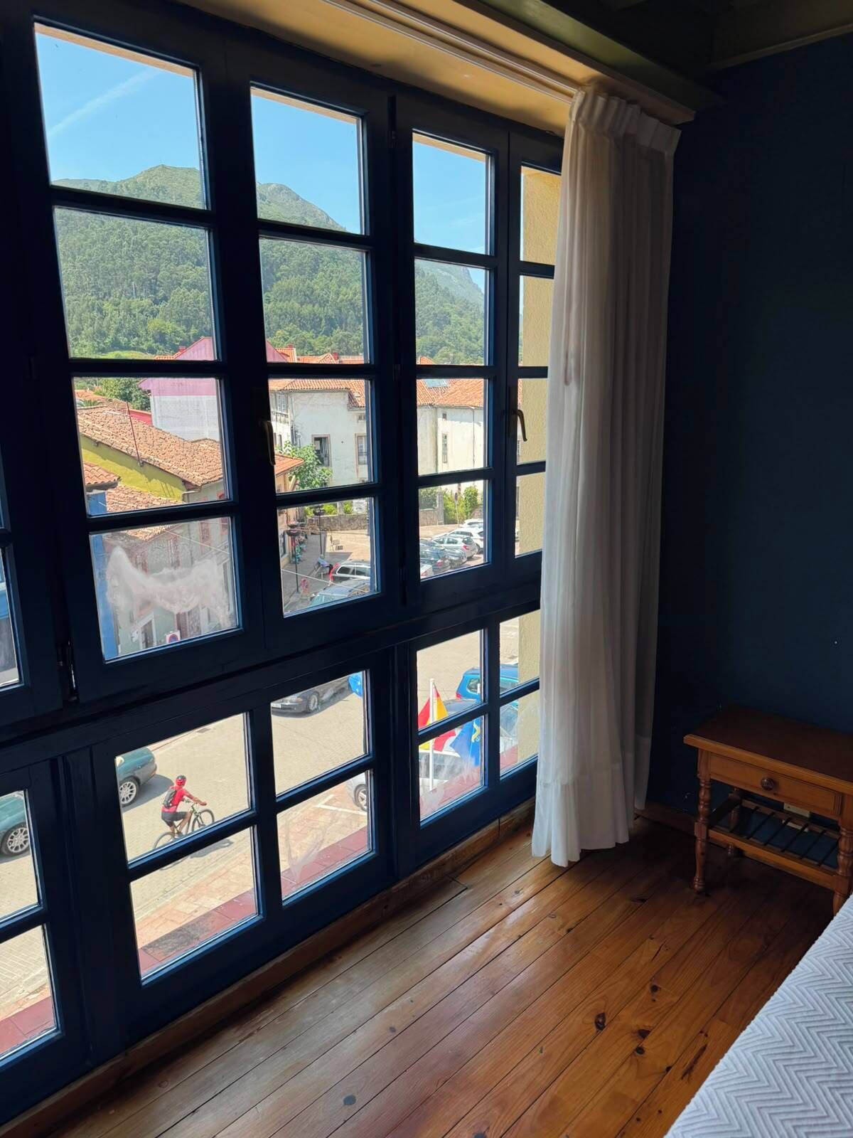 Habitación Confort doble, vistas a la ciudad | Caja fuerte, escritorio, espacio para trabajar con un portátil