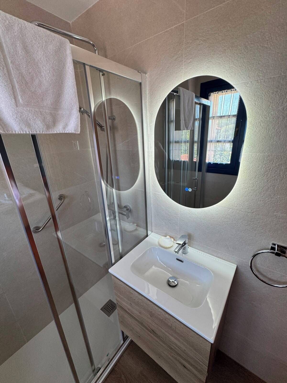 Standard Double Room | Bathroom