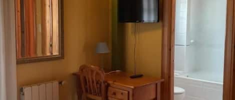 خزنة داخل الغرفة ومكتب وواي فاي مجانًا وتسهيلات لدخول الكراسي المتحركة
