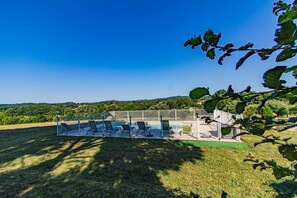 Property grounds - Gîte “Arboréa” with Shared Pool, Private Terrace, and Wi-Fi (Proissans)