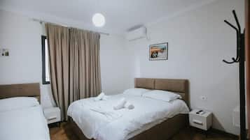 Standard Triple Room | Soundproofing, iron/ironing board, free WiFi