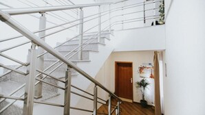 A staircase with metal railings leading to a wooden floor. - Villa Reve de Tirana (Tirana)