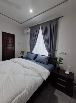 1 bedroom, iron/ironing board, free WiFi, bed sheets - Regal Loft by Cosdarl Homes – Stylish & Serene Stay with Modern Comforts (Medie)