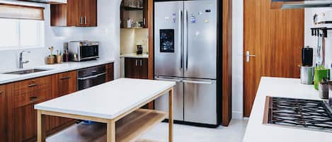 House, 3 Bedrooms | Private kitchen