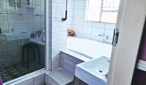 House, 3 Bedrooms | Bathroom - Cozy & Peaceful Home Perfect for Work or Relaxation (Johannesburg)