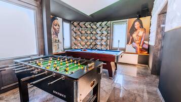8 bedrooms, Internet