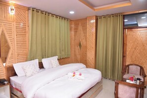 Deluxe Room - Sarahan Holliday Inn (Rampur Bushahr)