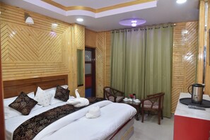 Deluxe Room - Sarahan Holliday Inn (Rampur Bushahr)