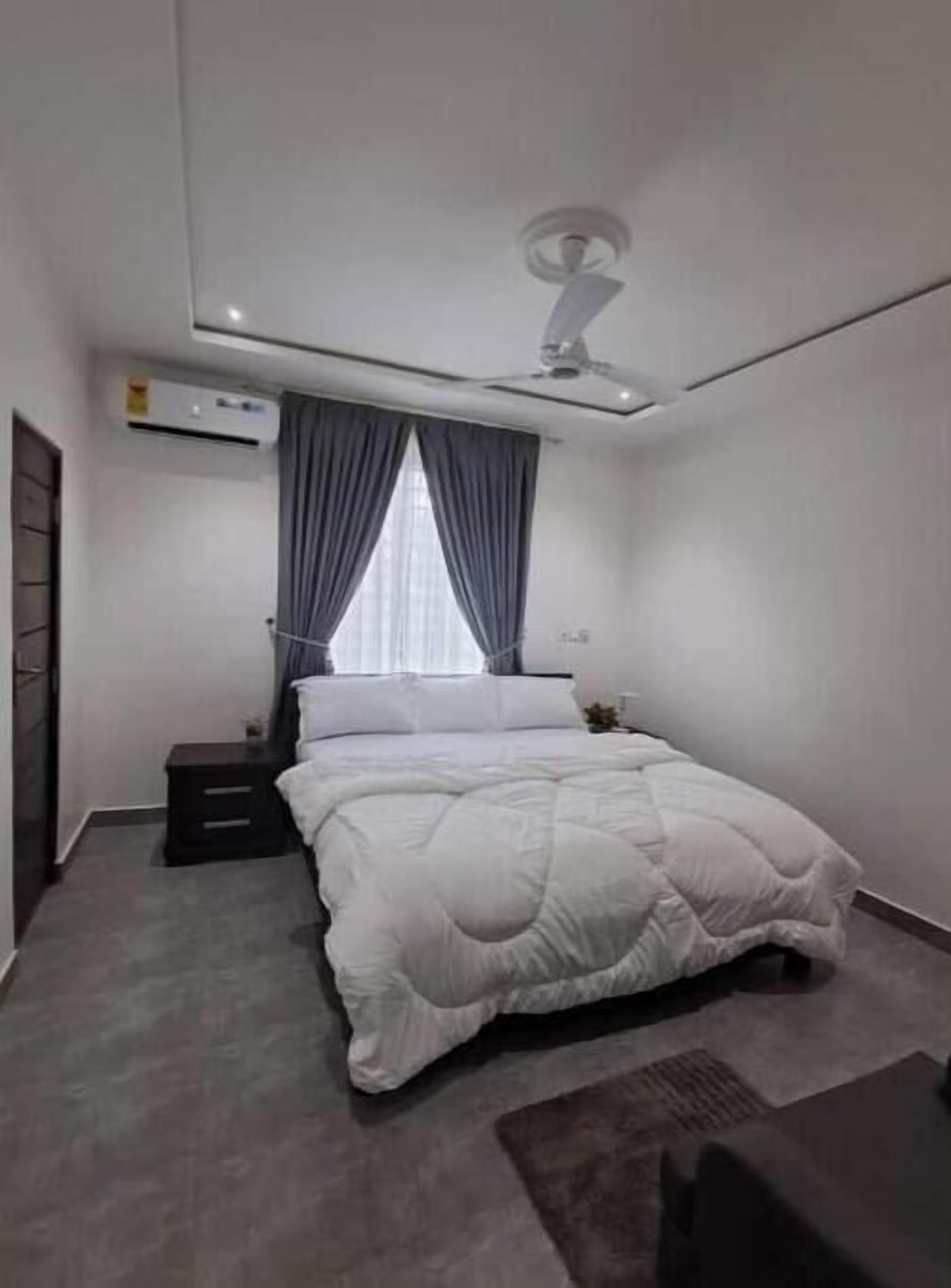 1 habitación, tabla de planchar con plancha, wifi y ropa de cama 