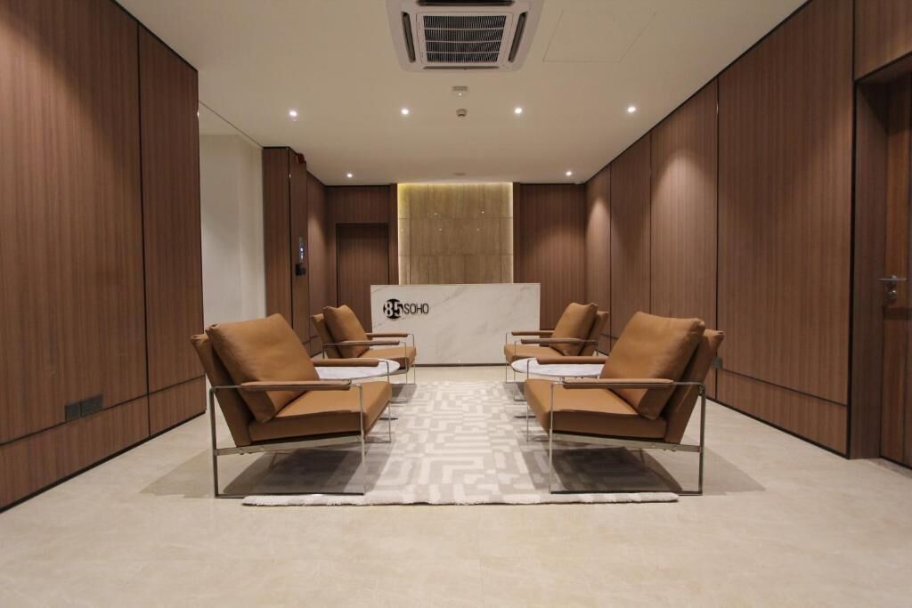 Monolocale Basic, balcone, vista città | Hall