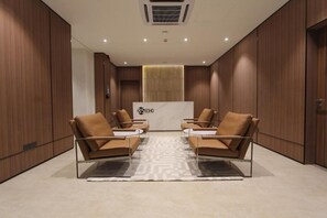 Monolocale Basic, balcone, vista città | Hall