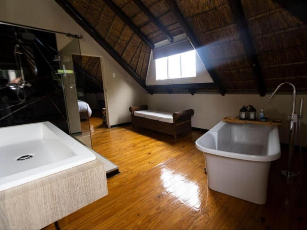 Luxury Quadruple Room, Balcony, Garden View | Bathroom