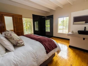 Habitación Confort con 1 cama matrimonial o 2 individuales | Tabla de planchar con plancha y wifi gratis