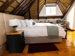 Luxury Quadruple Room, Balcony, Garden View | Iron/ironing board, free WiFi - Boven Villa (Emgwenya)