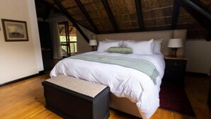 Luxury Quadruple Room, Balcony, Garden View | Seterika/papan seterika, Wi-fi percuma 