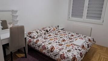 2 dormitorios, tabla de planchar con plancha, wifi y ropa de cama