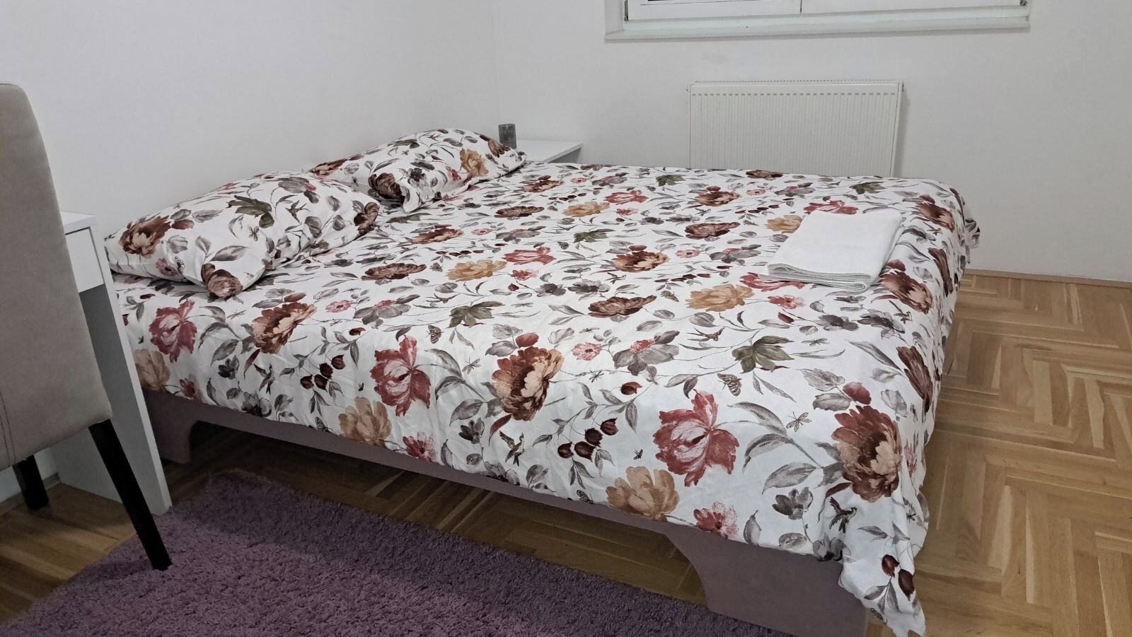 2 chambres, fer et planche à repasser, Wi-Fi, draps fournis