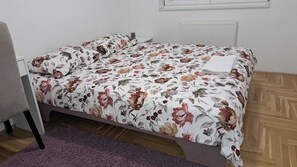 2 slaapkamers, een strijkplank/strijkijzer, wifi, beddengoed