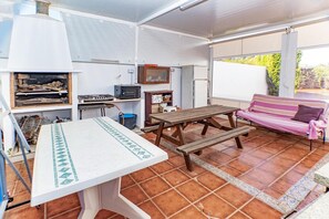 Outdoor dining - Villa 'Daniela' with Shared Pool, Wi-Fi and Air Conditioning (Almería)