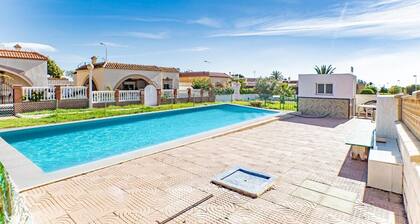 Villa « Daniela » avec piscine partagée, Wi-Fi et climatisation