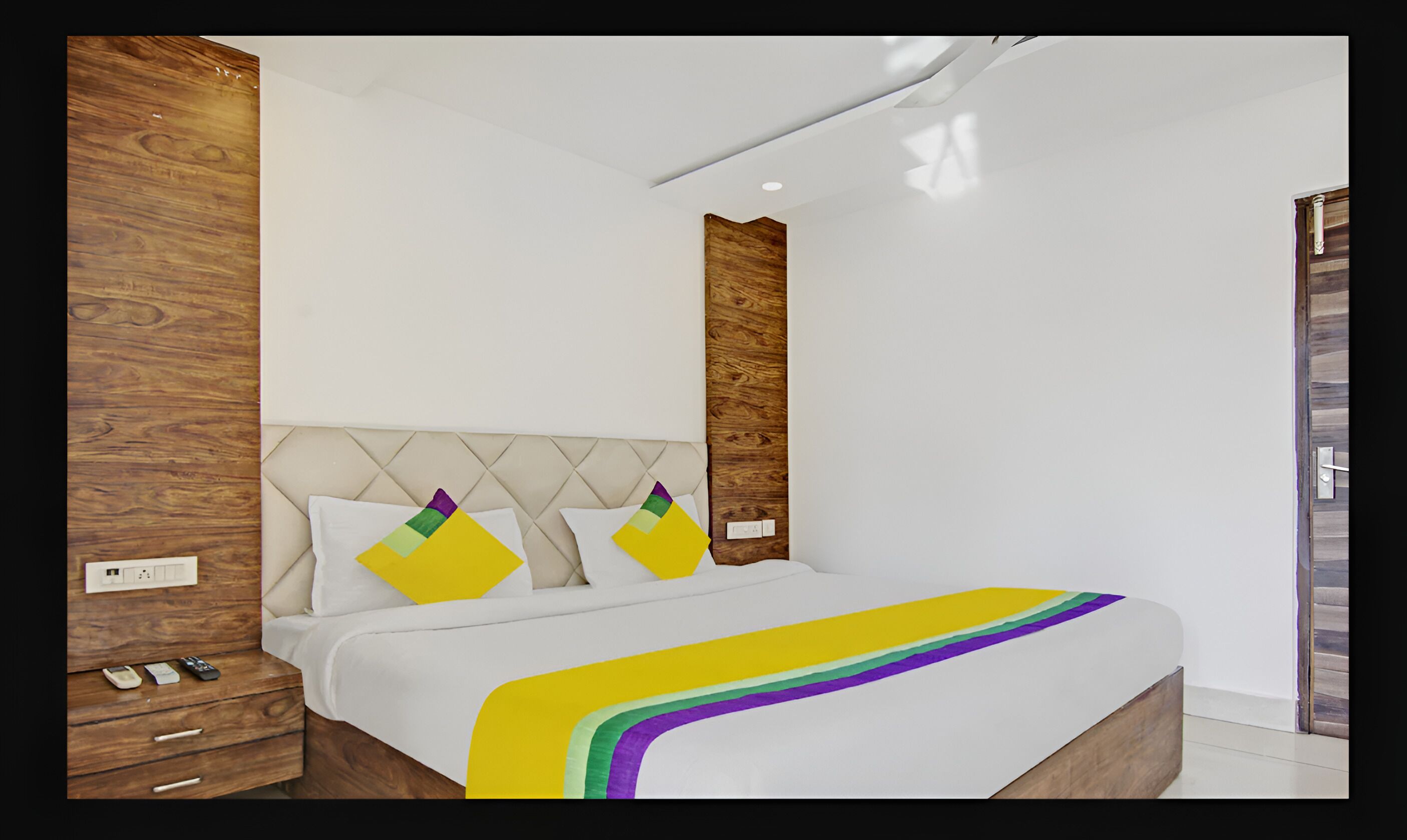 Superior Double Room, City View | Premium bedding, down comforters, memory foam beds, laptop workspace