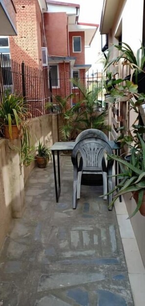 Estúdio clássico, sacada | Opções para refeição ao ar livre