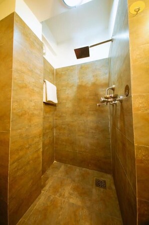 Estúdio clássico, sacada | Banheiro