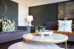 TV - Modern Coastal Stay Minutes from Redcar Beach (Redcar and Cleveland)