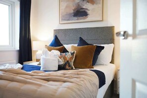3 bedrooms, iron/ironing board, WiFi, bed sheets - Modern Coastal Stay Minutes from Redcar Beach (Redcar and Cleveland)