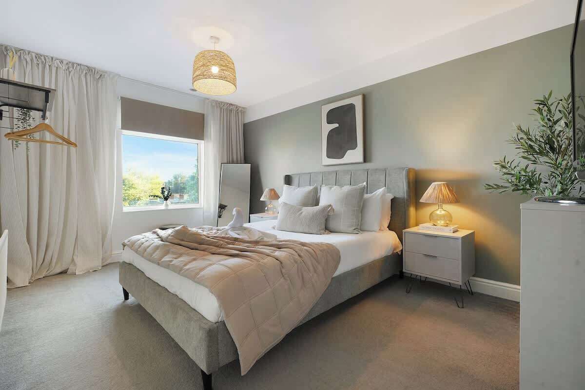 3 bedrooms, iron/ironing board, WiFi, bed sheets