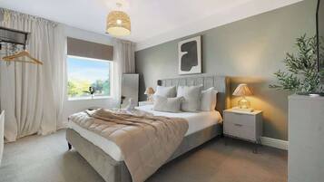 3 bedrooms, iron/ironing board, WiFi, bed sheets