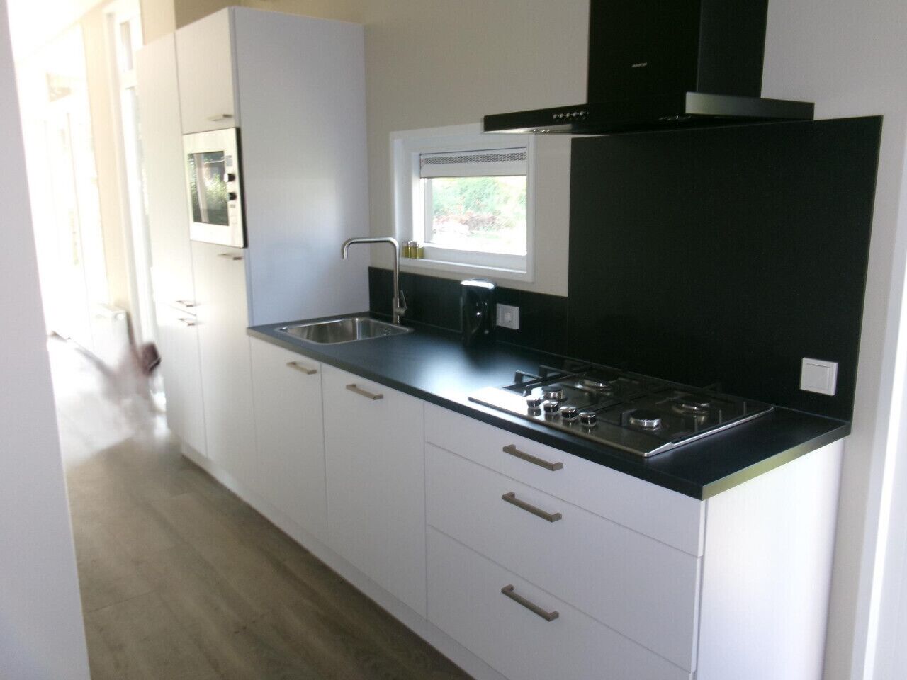Coffee/tea maker, fridge, microwave, stovetop