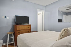 2 bedrooms, iron/ironing board, free WiFi, bed sheets - Duckin' Out at Colony by the Sea Oceanfront Resort (Duck)