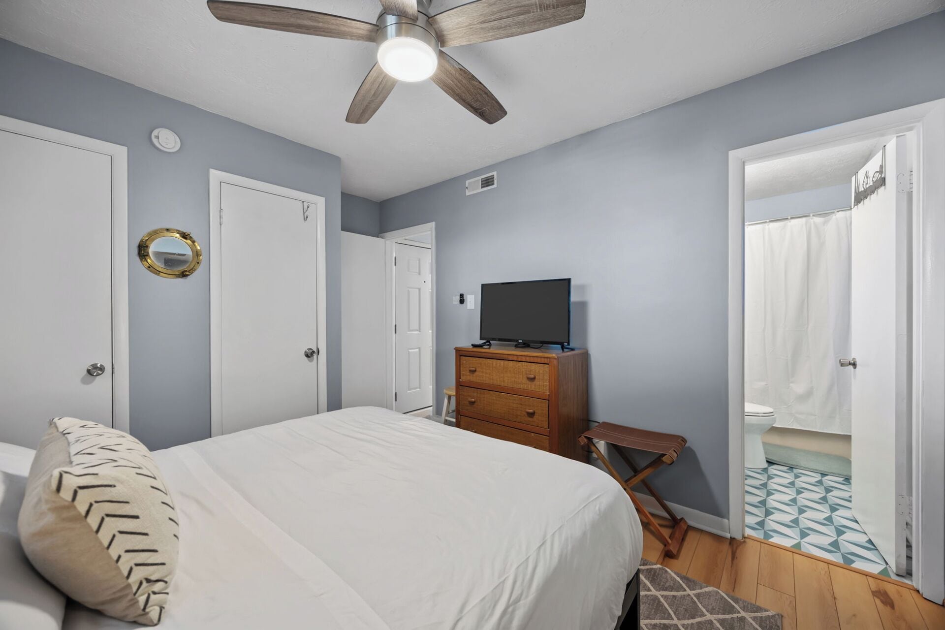 2 bedrooms, iron/ironing board, free WiFi, bed sheets