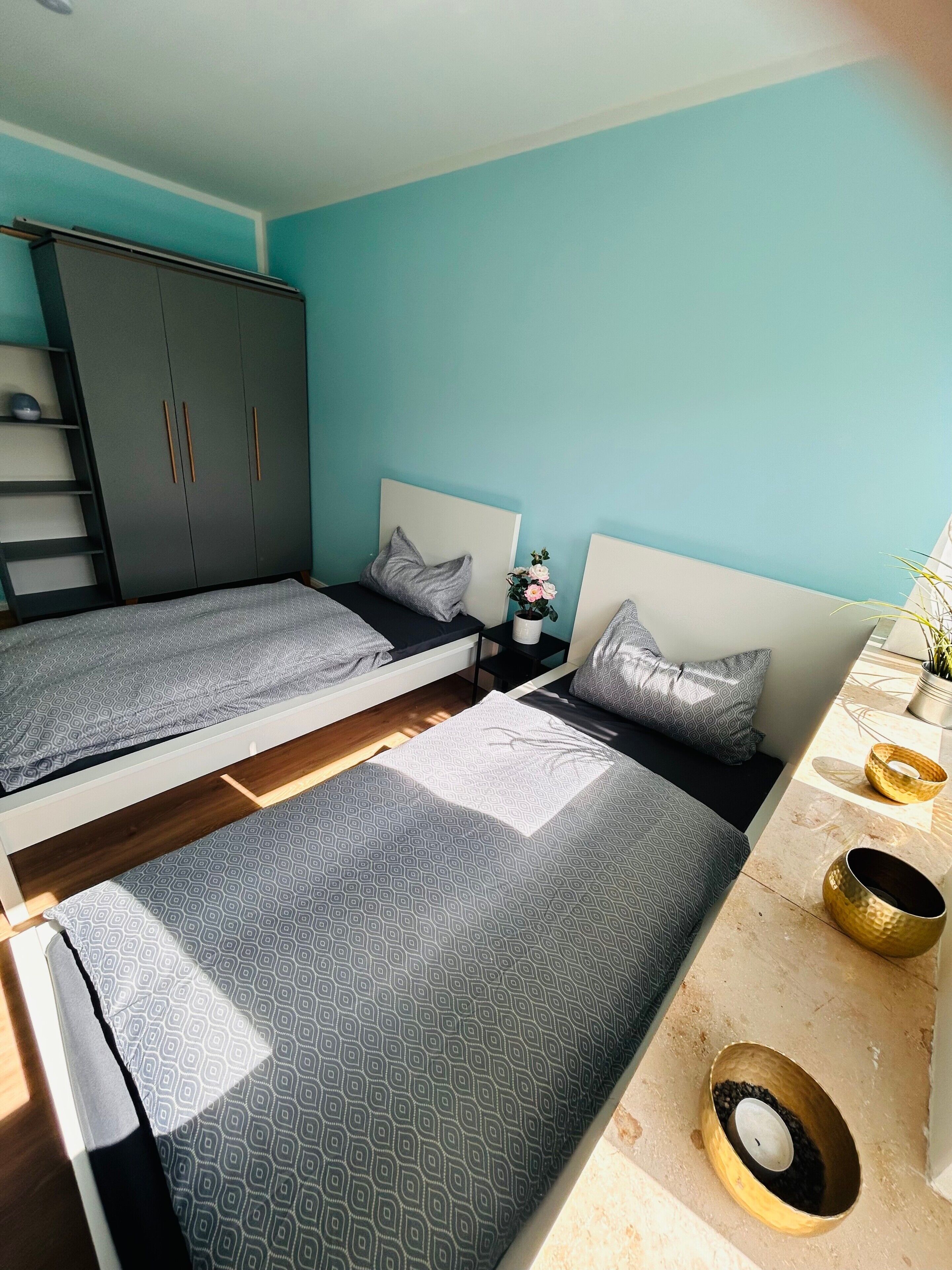 4 bedrooms, iron/ironing board, WiFi, bed sheets