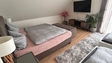 4 bedrooms, iron/ironing board, WiFi, bed sheets