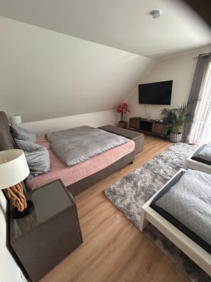 4 bedrooms, iron/ironing board, WiFi, bed sheets