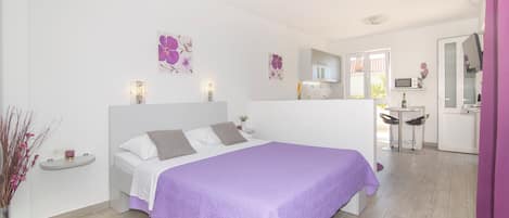 1 habitación, tabla de planchar con plancha, wifi y ropa de cama