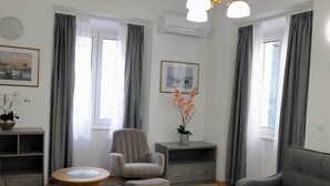 Ảnh chưa phân loại, 2 trong số 3 ảnh, nút