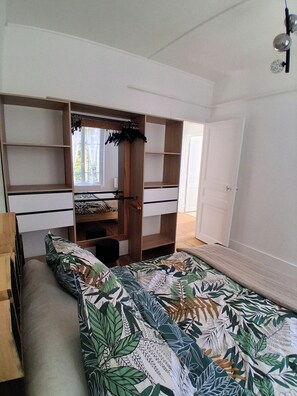 2 quartos, ferros/tábuas de passar roupa, Wi-Fi, roupa de cama