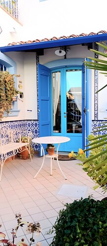 Apartment 'La Maison Des Artistes' with Wi-Fi and Air Conditioning