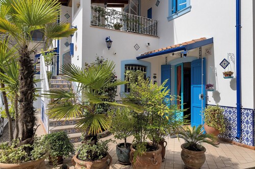 Apartment 'La Maison Des Artistes' with Wi-Fi and Air Conditioning