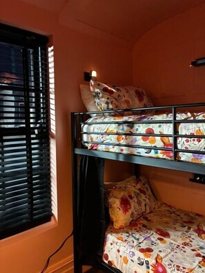 Iron/ironing board, free WiFi - BOHOSTEL (Macclesfield)