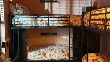 Basic Shared Dormitory | Iron/ironing board, free WiFi