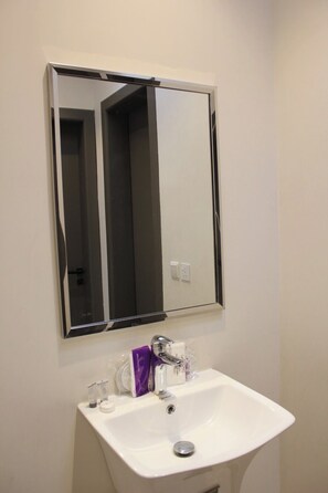 Towels, soap - Furnished Apartment for Rent – Ad Dhubbat District (Riyadh)