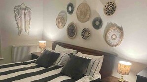 2 soverom, strykejern/-brett, reiseseng for barn og wi-fi
