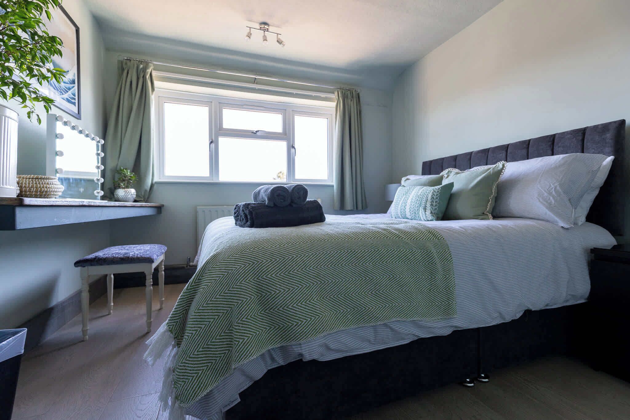3 bedrooms, iron/ironing board, WiFi, bed sheets