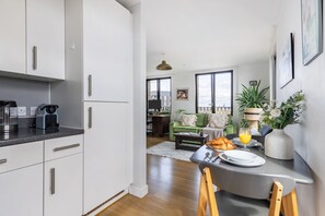 City Apartment, 1 Double Bed with Sofa bed, Non Smoking, City View | Interior - Modern 1BR Kings Cross Hideaway (London)